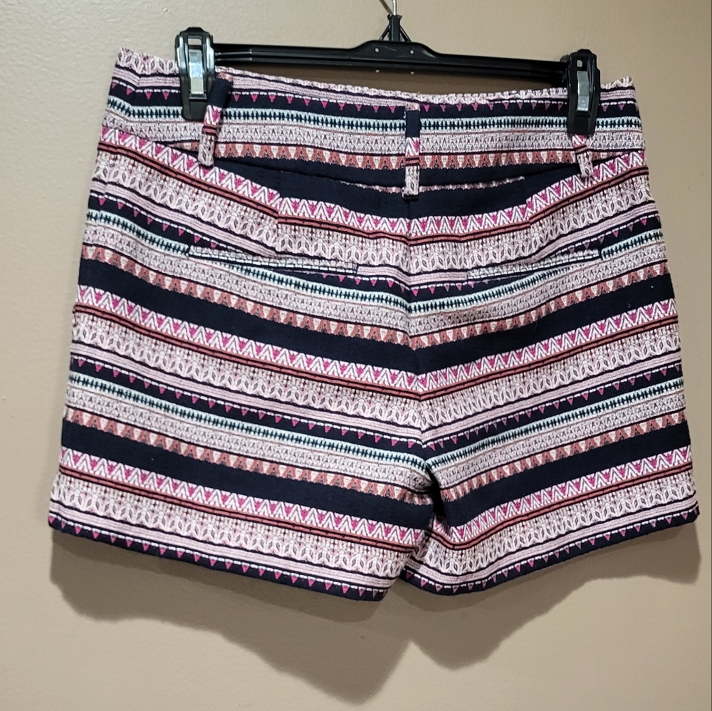 *3/$30 Sale* Ann Taylor Loft “The Riviera Short” in Textured Geo Pattern - Picture 4 of 8